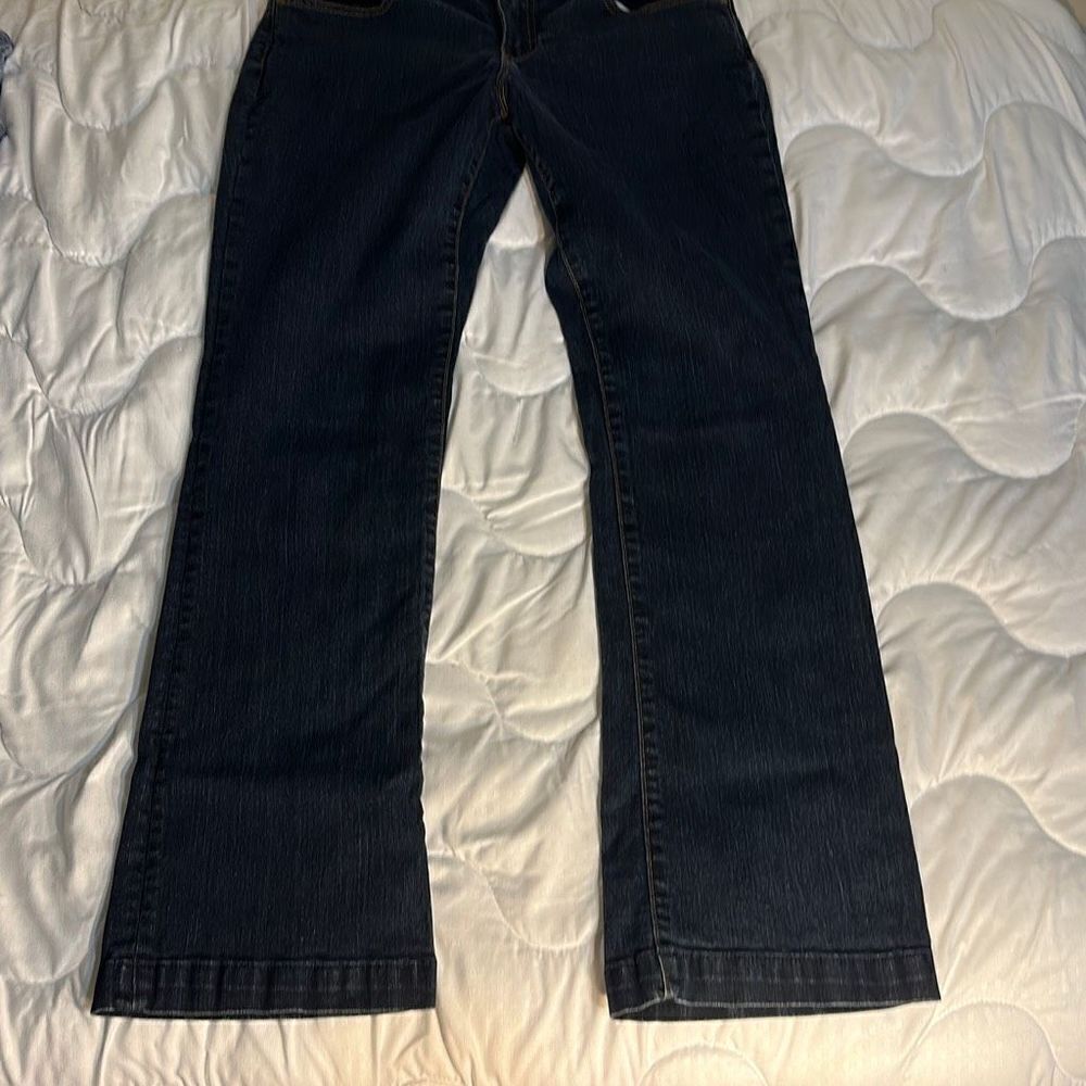 Gap Bootcut Size 8. Inseam: 29 inches. Navy Blue